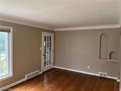 390 E 210th Street Euclid OH 44123
