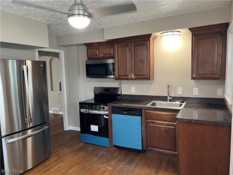 390 E 210th Street Euclid OH 44123