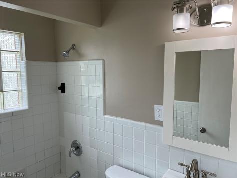 390 E 210th Street Euclid OH 44123