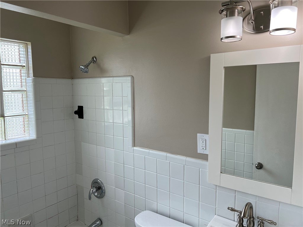 390 E 210th Street Euclid OH 44123