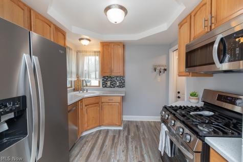 3724 E Wallings Road Broadview Heights OH 44147