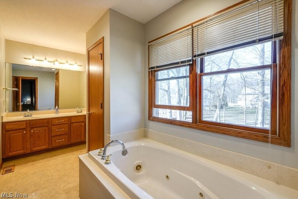 1467 Summer Wood Lane Uniontown OH 44685