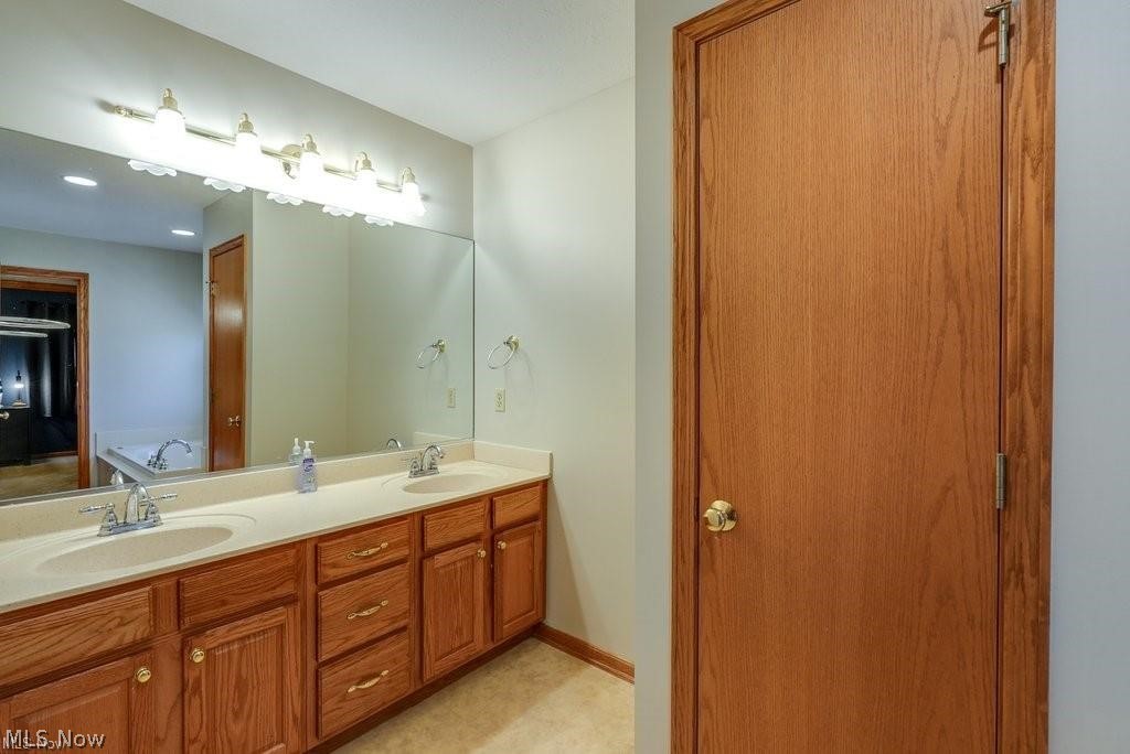 1467 Summer Wood Lane Uniontown OH 44685