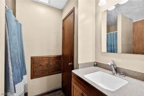 878 Marilyn Drive Wooster OH 44691