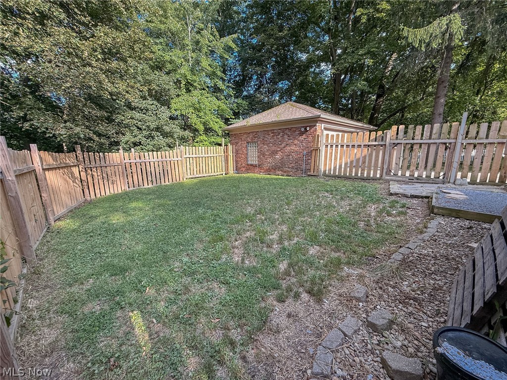 168 Poland Avenue Struthers OH 44471