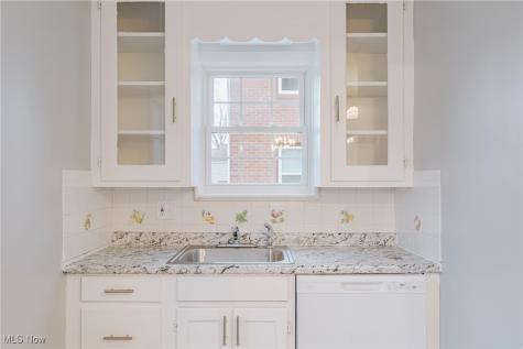 571 E 260th Street Euclid OH 44132