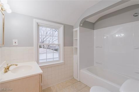 571 E 260th Street Euclid OH 44132