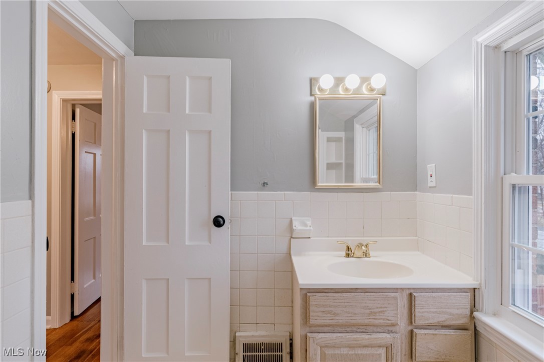 571 E 260th Street Euclid OH 44132