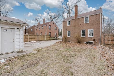 571 E 260th Street Euclid OH 44132