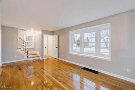 571 E 260th Street Euclid OH 44132