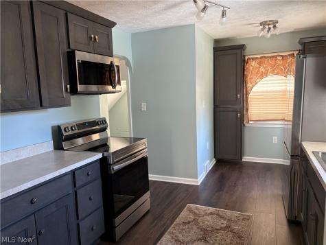 54 E 213th Street Euclid OH 44123
