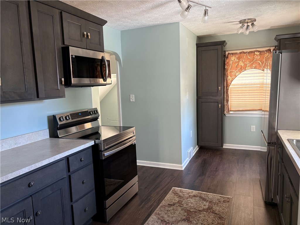 54 E 213th Street Euclid OH 44123
