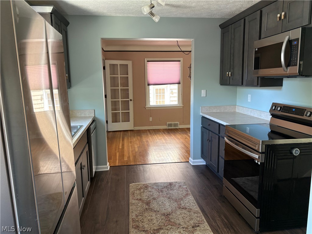 54 E 213th Street Euclid OH 44123