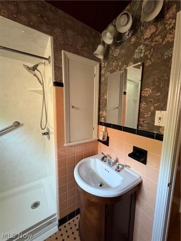 54 E 213th Street Euclid OH 44123