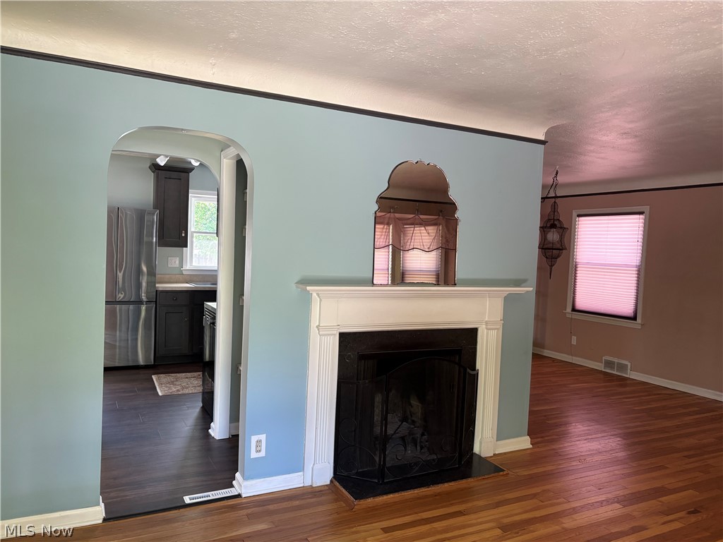 54 E 213th Street Euclid OH 44123