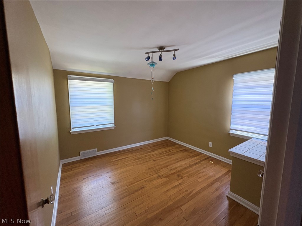 54 E 213th Street Euclid OH 44123