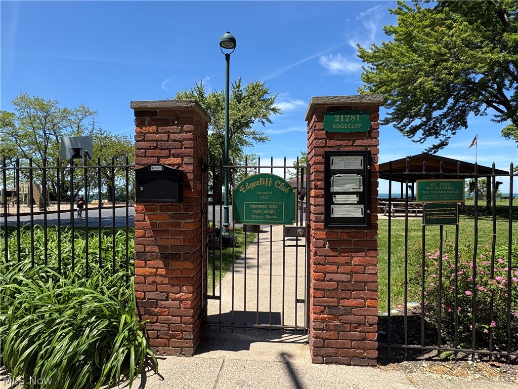 54 E 213th Street Euclid OH 44123