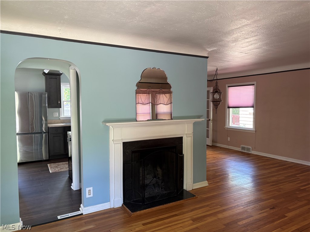 54 E 213th Street Euclid OH 44123
