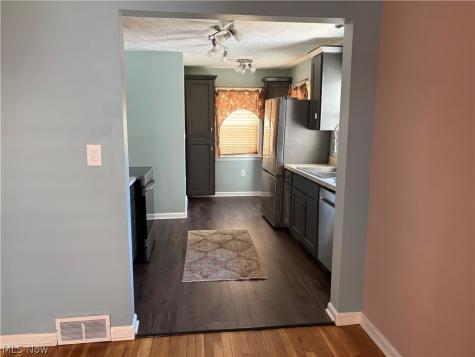54 E 213th Street Euclid OH 44123