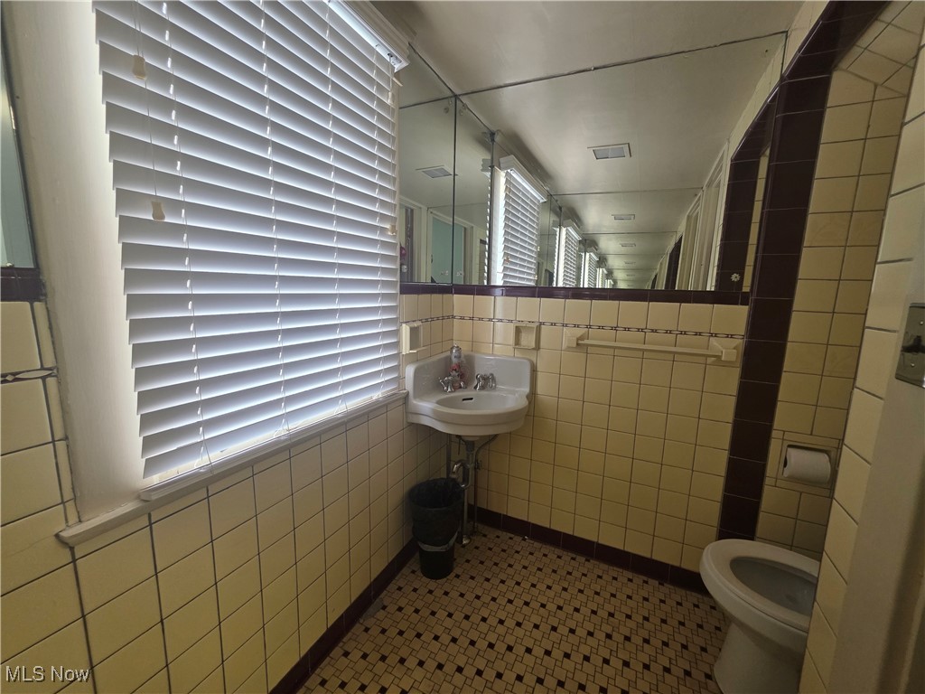 1451 E Market Street Warren OH 44483