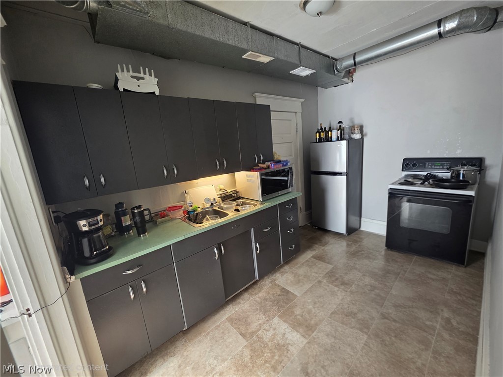 1451 E Market Street Warren OH 44483