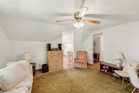 17829 Dillewood Road Cleveland OH 44119