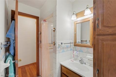17829 Dillewood Road Cleveland OH 44119