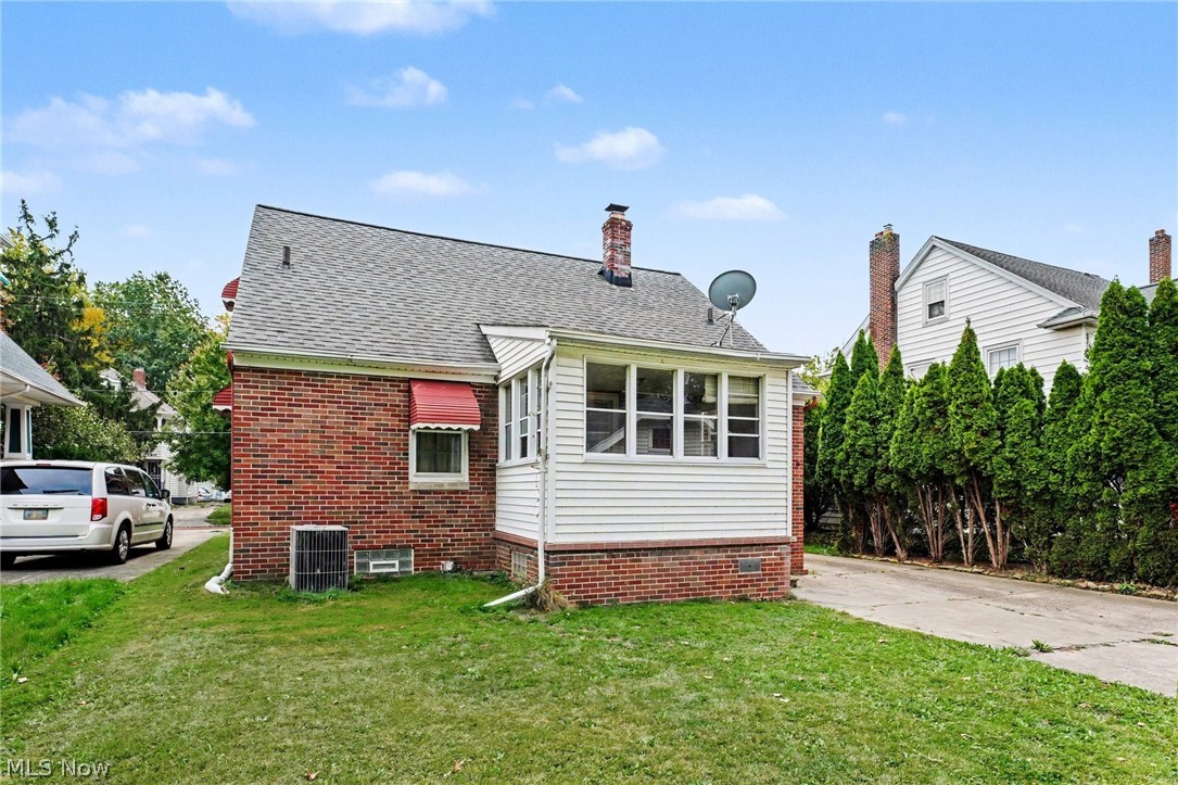 17829 Dillewood Road Cleveland OH 44119