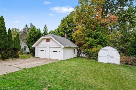 17829 Dillewood Road Cleveland OH 44119