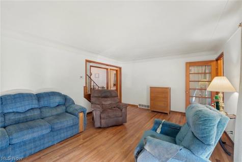 17829 Dillewood Road Cleveland OH 44119