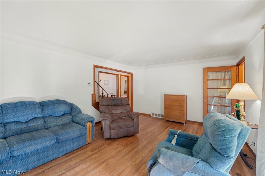 17829 Dillewood Road Cleveland OH 44119