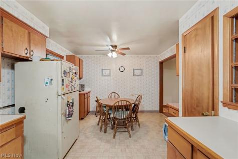 17829 Dillewood Road Cleveland OH 44119