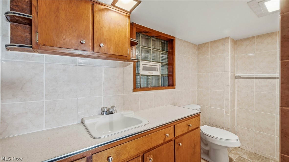 668 Hazelton Street Masury OH 44438