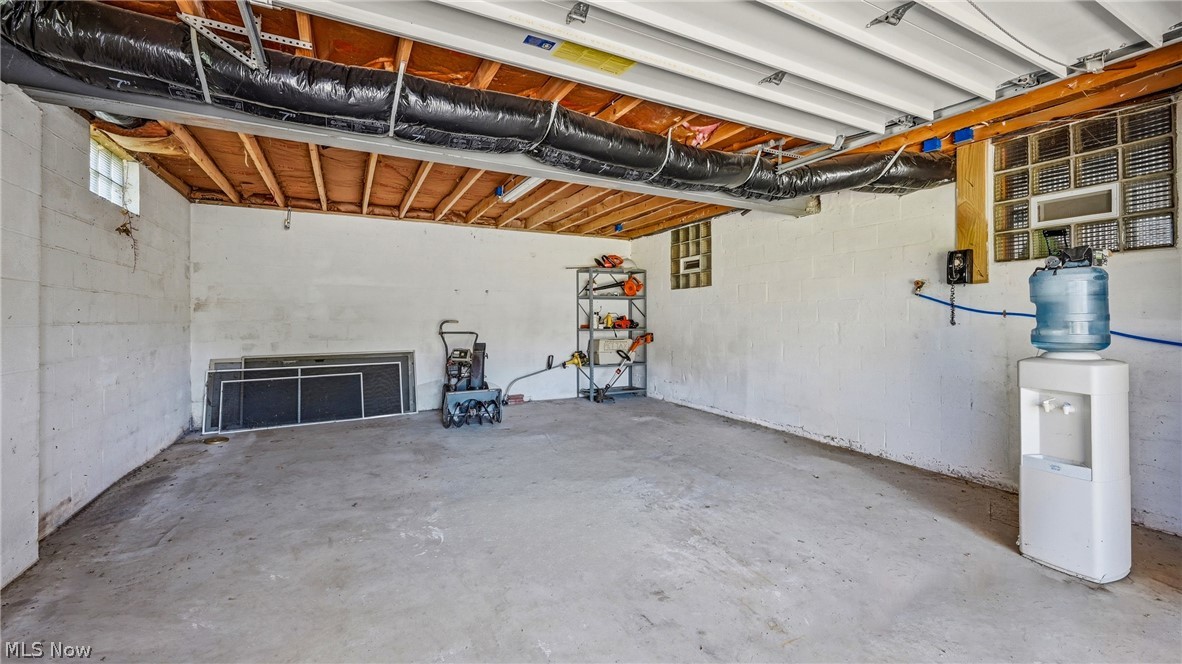668 Hazelton Street Masury OH 44438