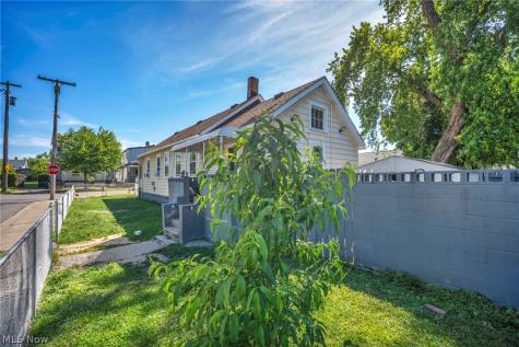 3502 Carlyle Avenue Cleveland OH 44109