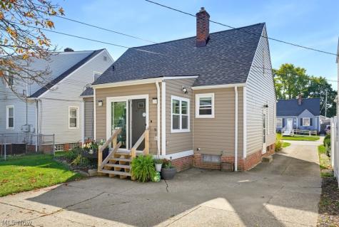 7702 Ridgefield Avenue Parma OH 44129