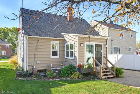7702 Ridgefield Avenue Parma OH 44129