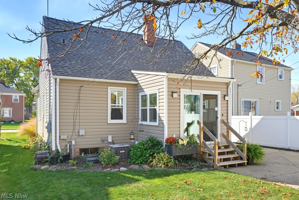 7702 Ridgefield Avenue Parma OH 44129