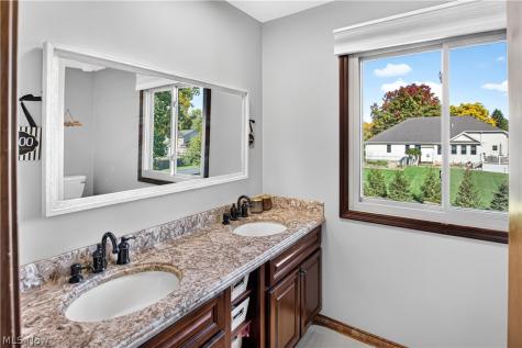 3080 Stoney Creek Drive North Royalton OH 44133