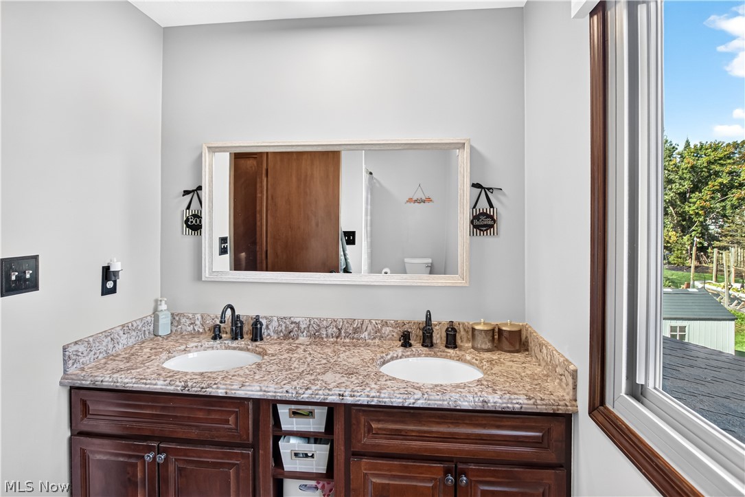 3080 Stoney Creek Drive North Royalton OH 44133