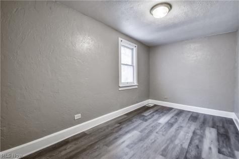 271 E 238 Street Euclid OH 44123
