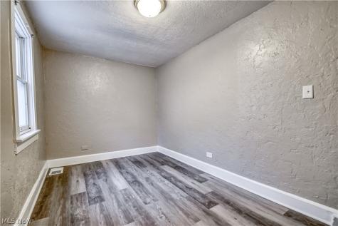 271 E 238 Street Euclid OH 44123