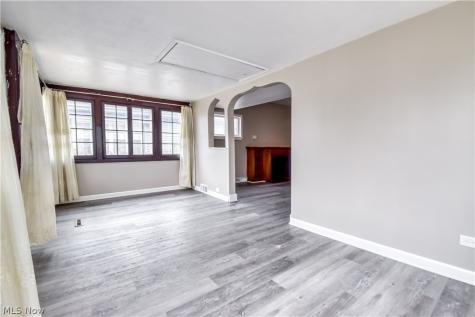 271 E 238 Street Euclid OH 44123