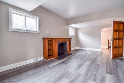 271 E 238 Street Euclid OH 44123