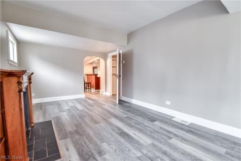 271 E 238 Street Euclid OH 44123