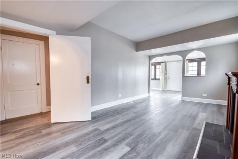 271 E 238 Street Euclid OH 44123
