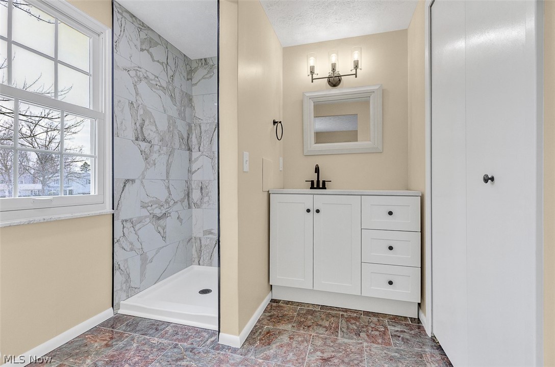 620 Lindford Drive Bay Village OH 44140