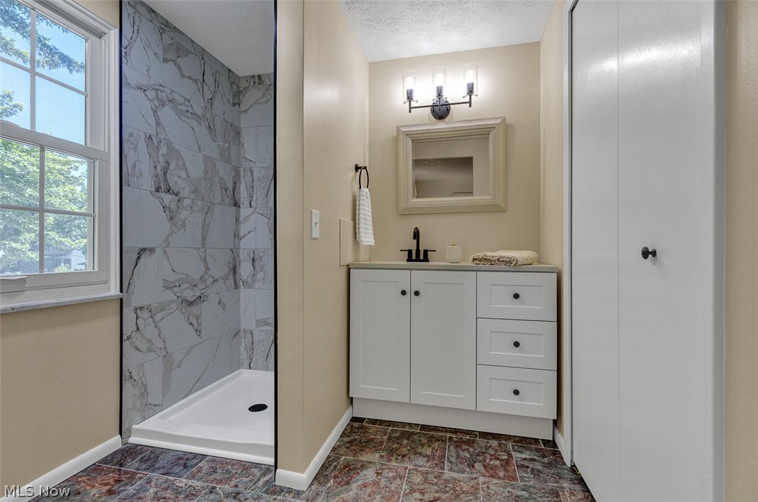 620 Lindford Drive Bay Village OH 44140