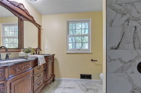 620 Lindford Drive Bay Village OH 44140