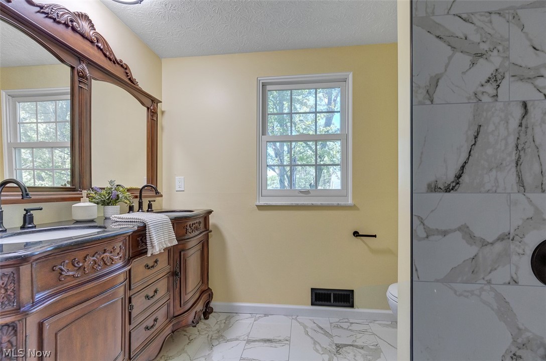 620 Lindford Drive Bay Village OH 44140